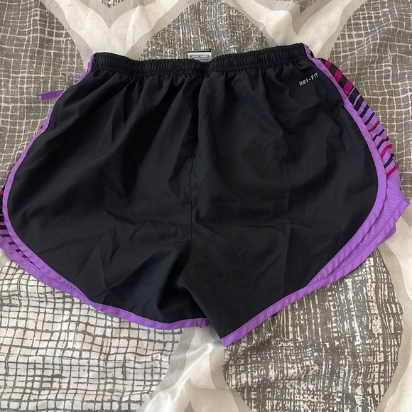 Women’s Nike Dri-Fit running shorts - Picture 2 of 4